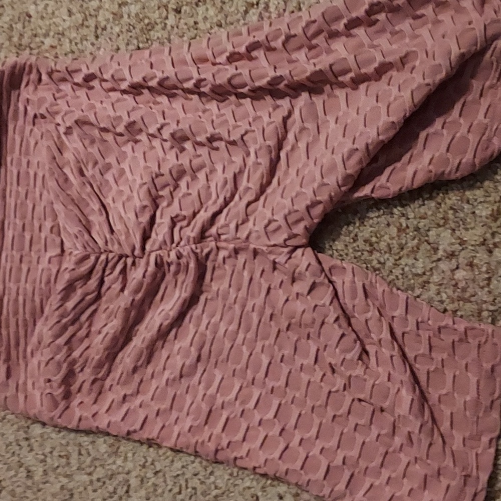 Pink workout scrunch pants